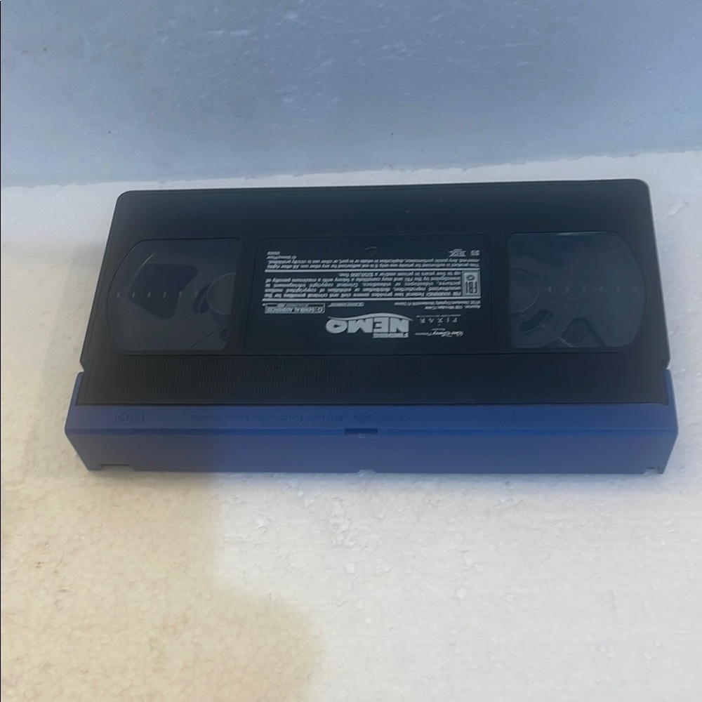 Finding Nemo VHS Tape in clamshell case - Picture 6 of 8
